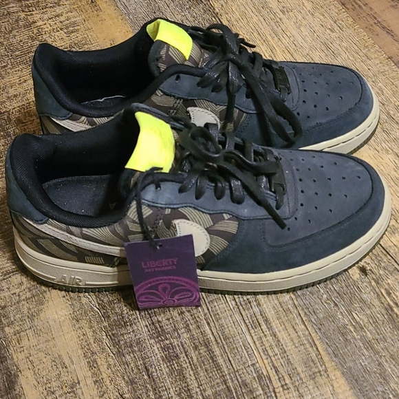 Nike AF1s - Picture 2 of 3